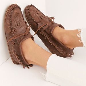 LIKE NEW - FREE PEOPLE ISADORE MOCCASIN